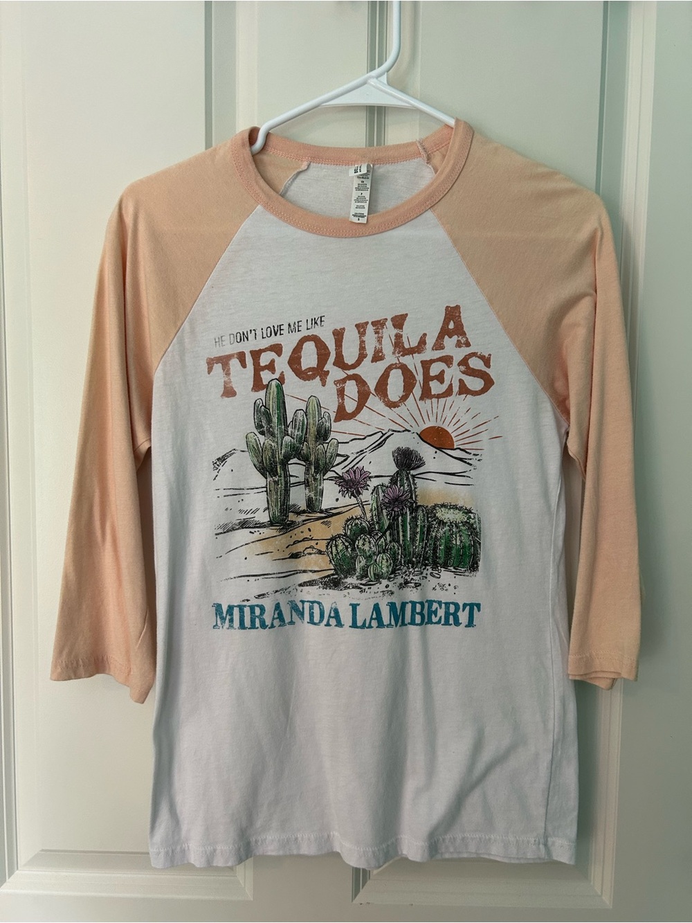 Miranda Lambert "He Don't Love Me Like Tequila Does" baseball tee size S